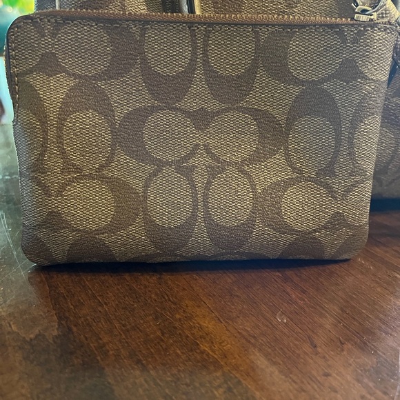 🛑🛑🛑🛑🛑sold🛑🛑🛑🛑🛑🛑🛑Set Coach tan and gold mini crossbodyDO NOTBUY!! SOLD!! - Picture 10 of 16